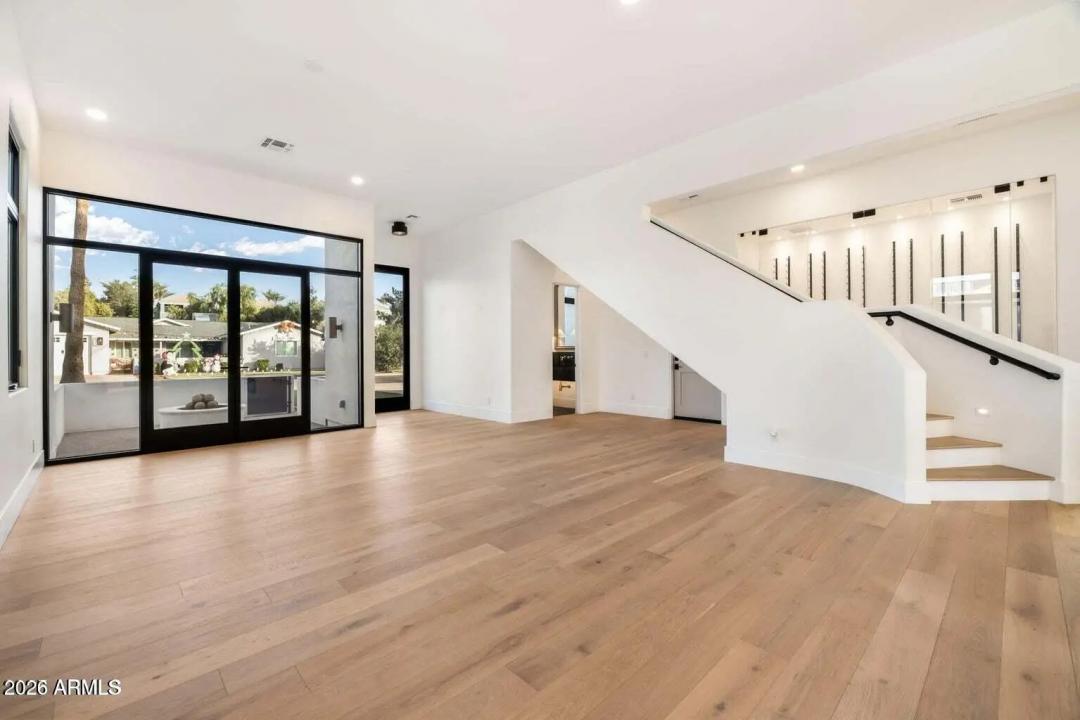 Real Estate Picture 14