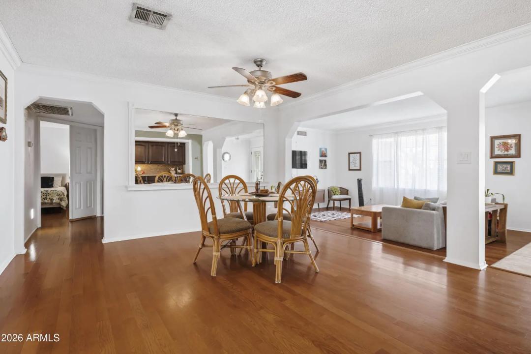 Real Estate Picture 8