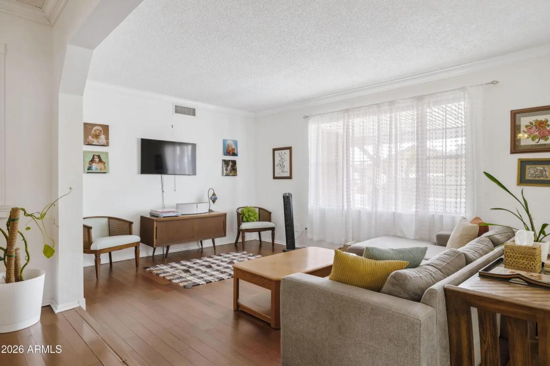 Real Estate Picture 4