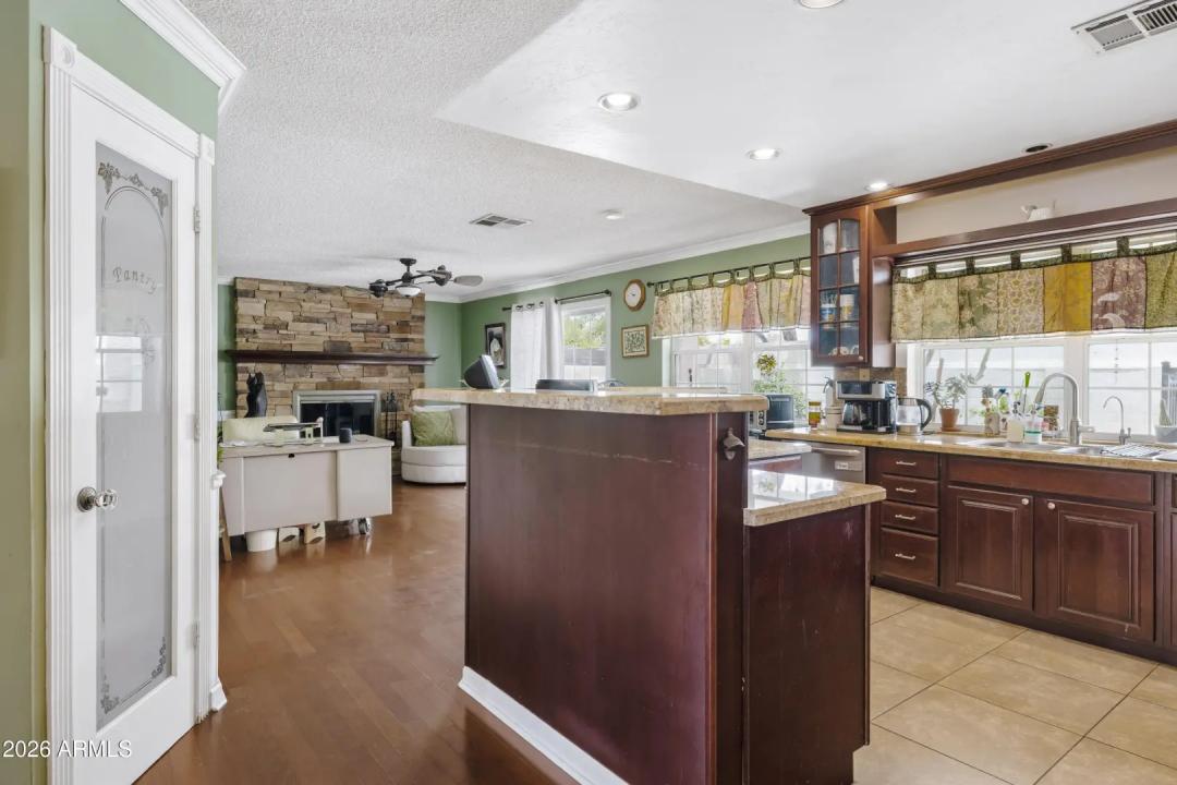 Real Estate Picture 11
