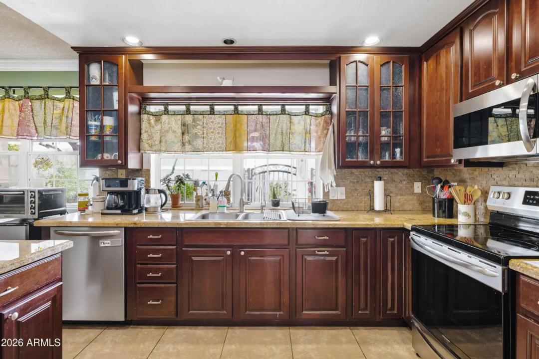 Real Estate Picture 12