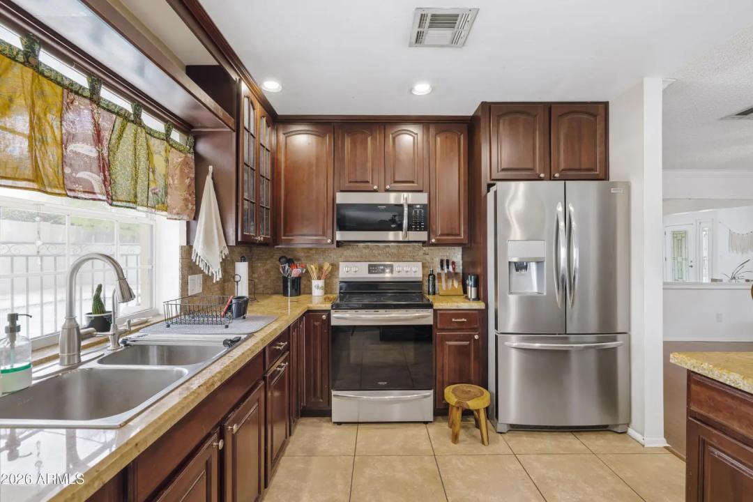 Real Estate Picture 13
