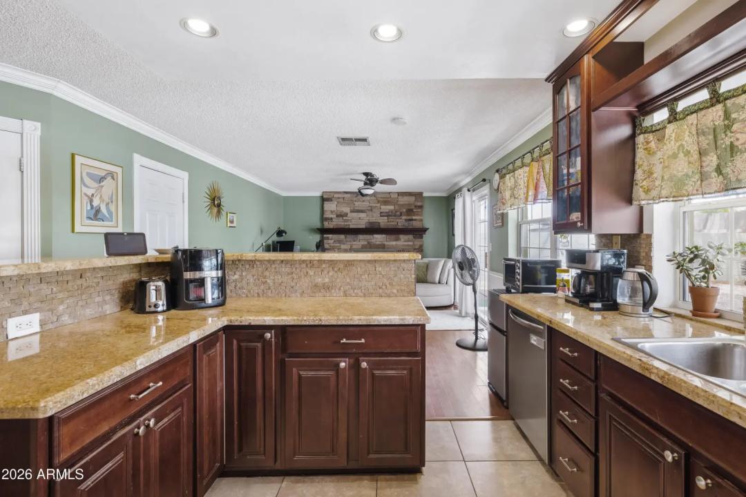 Real Estate Picture 14