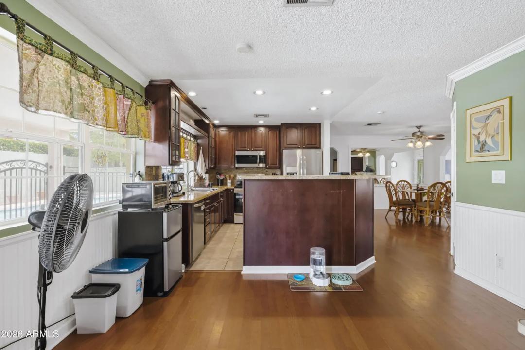 Real Estate Picture 16