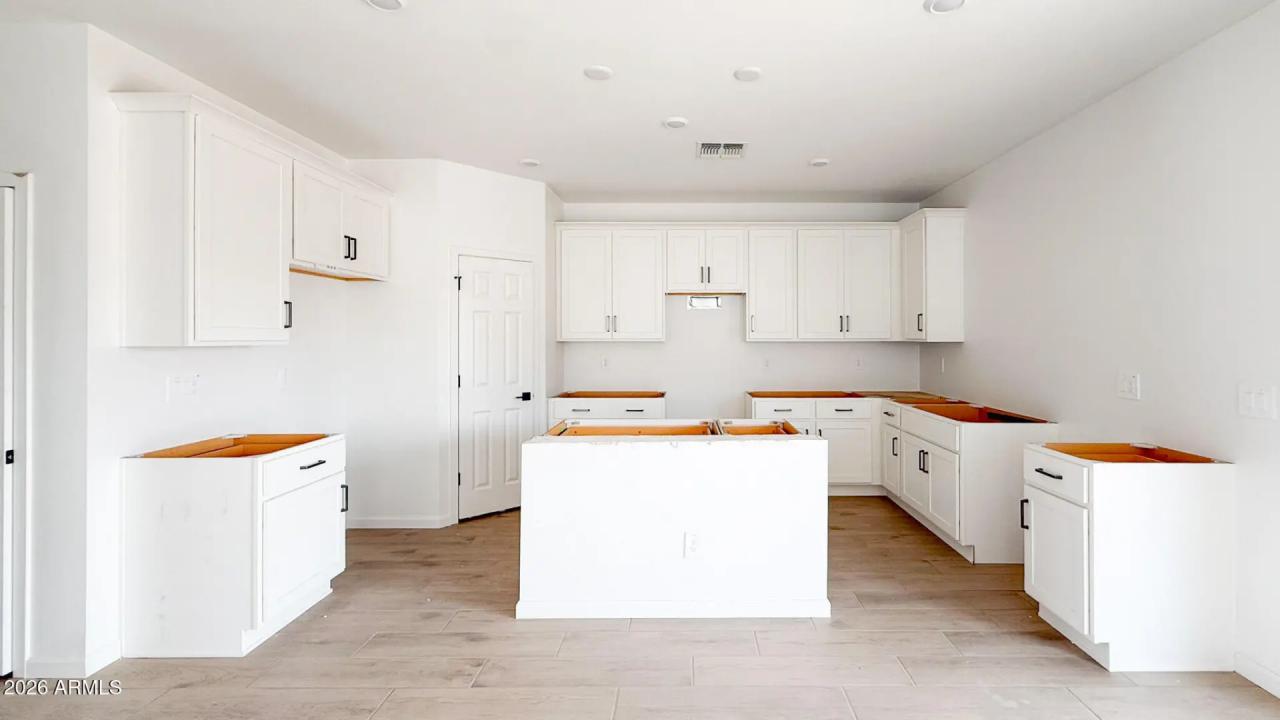 Real Estate Picture 3