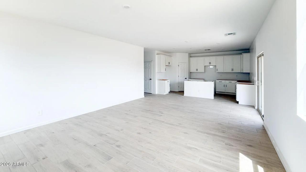Real Estate Picture 6