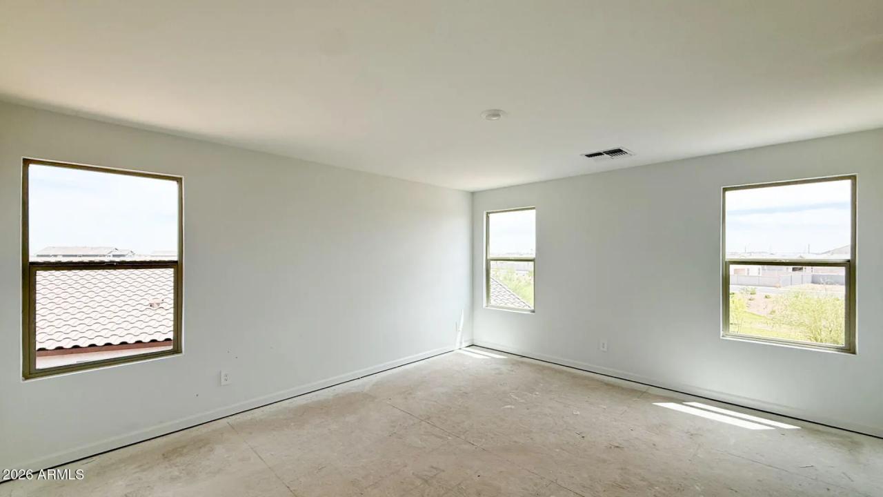 Real Estate Picture 4