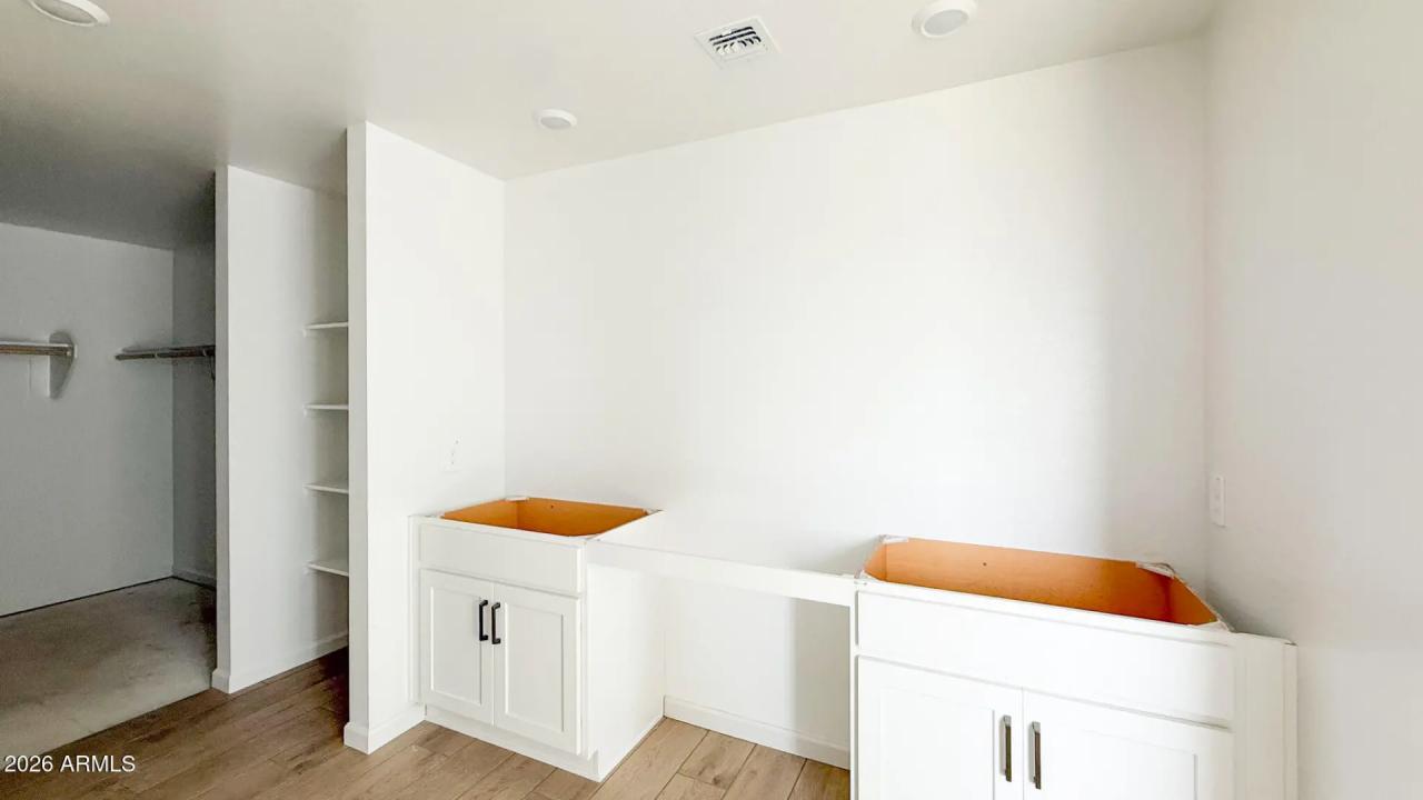 Real Estate Picture 5
