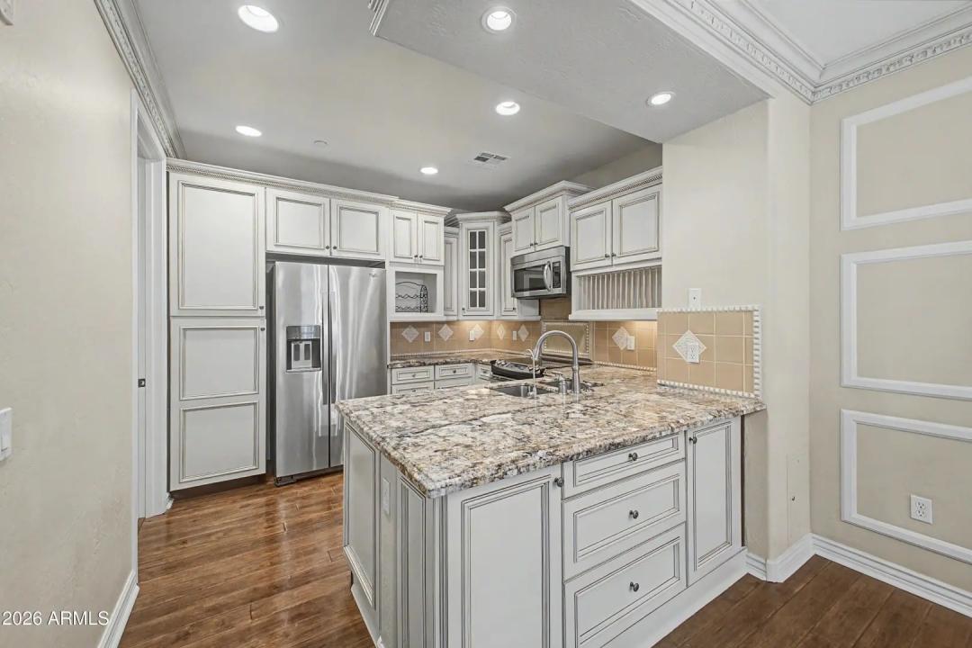 Real Estate Picture 11