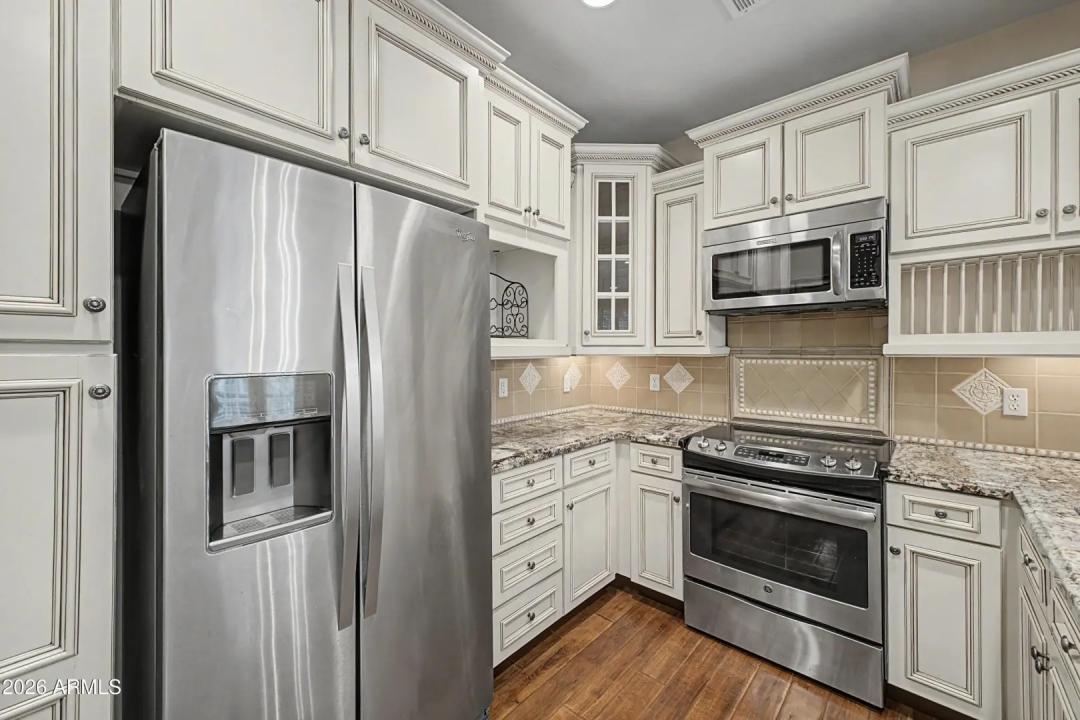 Real Estate Picture 5