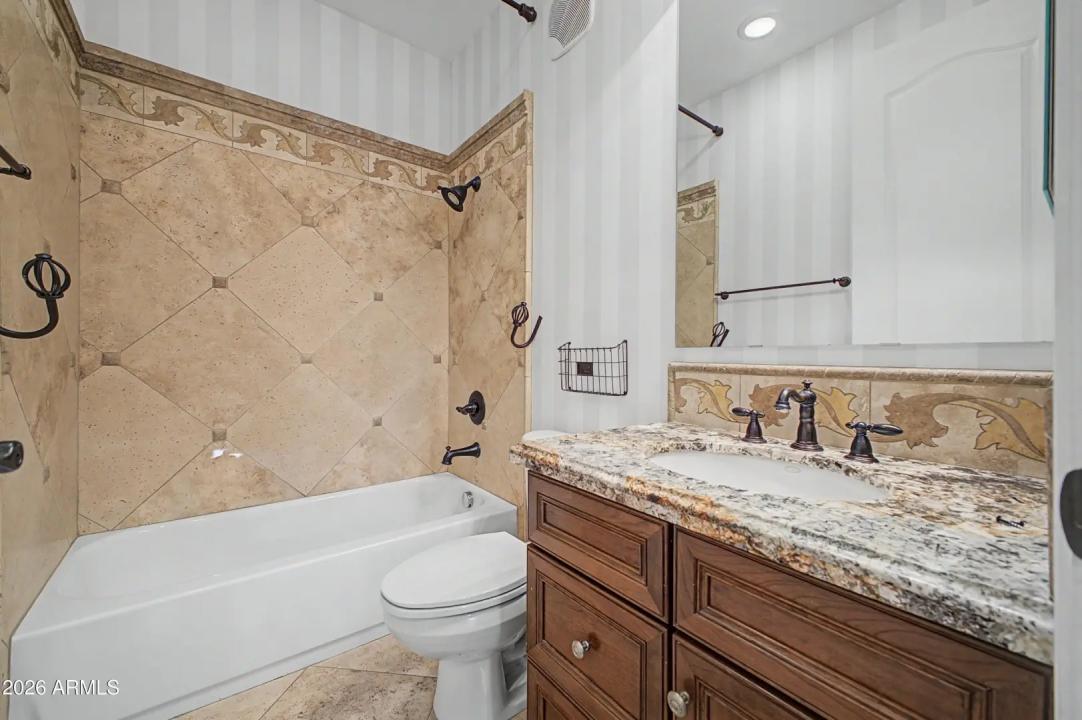 Real Estate Picture 14