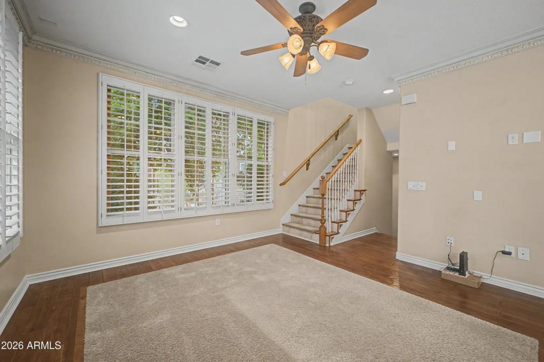 Real Estate Picture 4