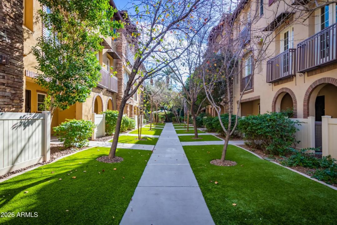 Real Estate Picture 24