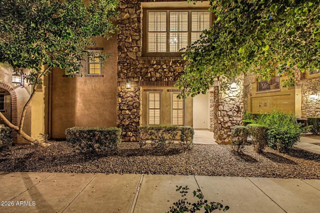 2450 E ROMA Avenue Phoenix AZ 85016