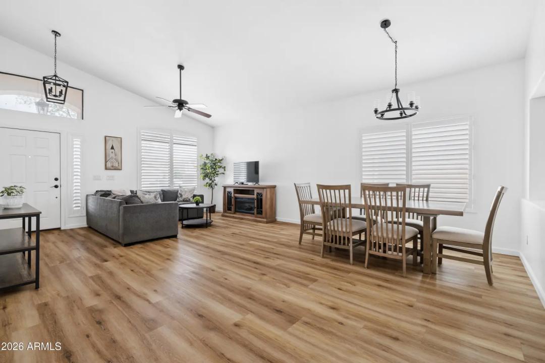 Real Estate Picture 3
