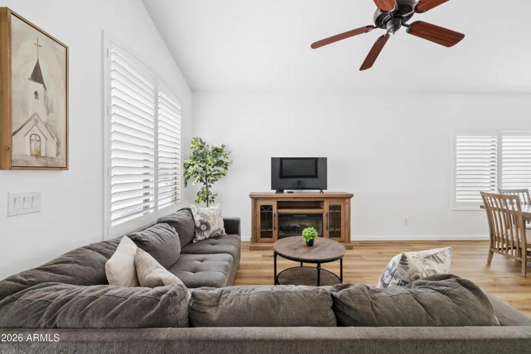 Real Estate Picture 4