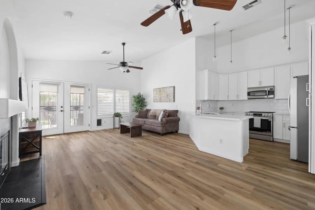 Real Estate Picture 14