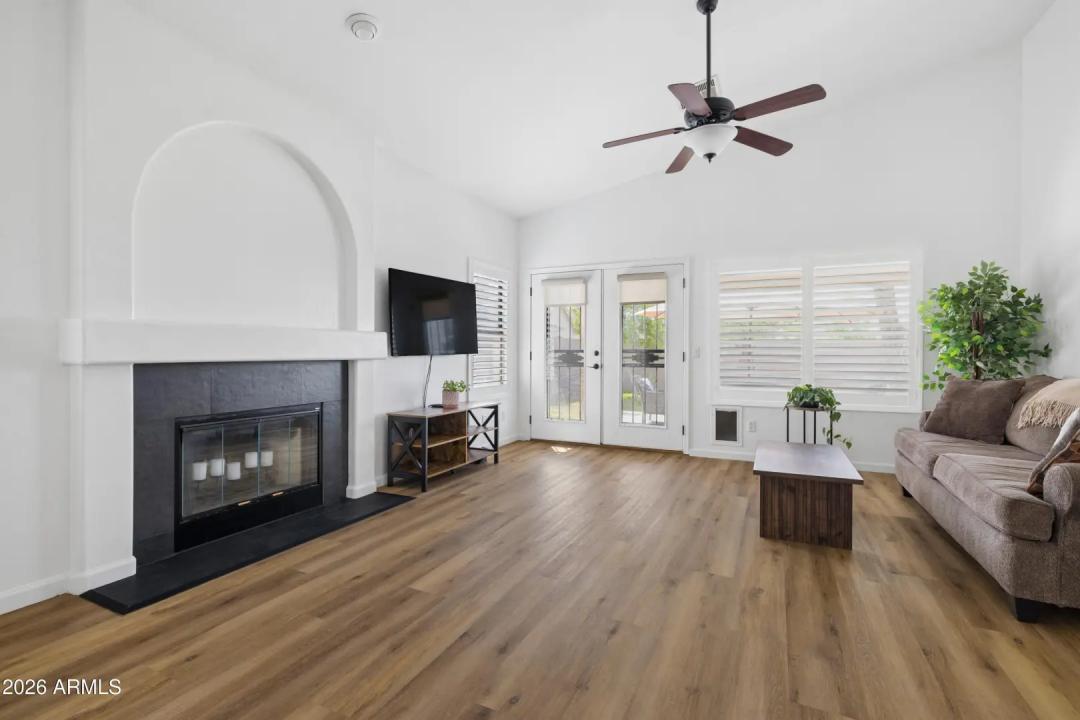 Real Estate Picture 18