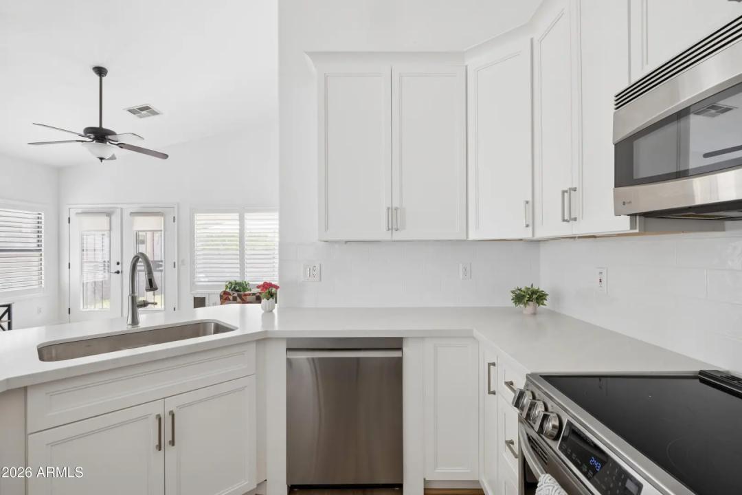 Real Estate Picture 11