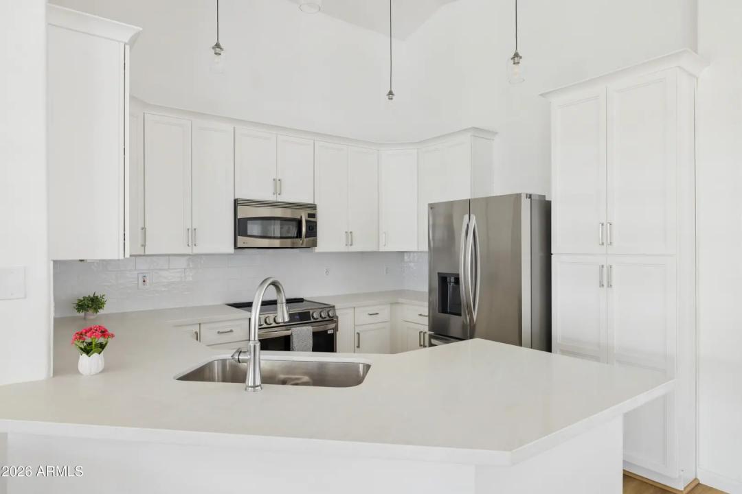 Real Estate Picture 12