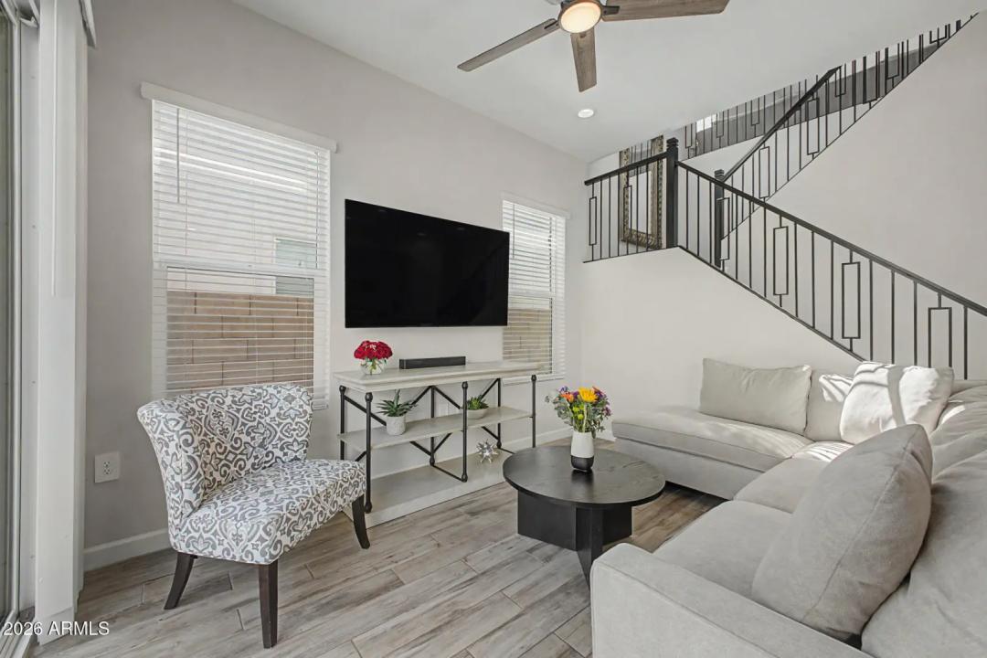 Real Estate Picture 4