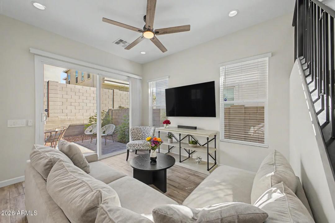 Real Estate Picture 5