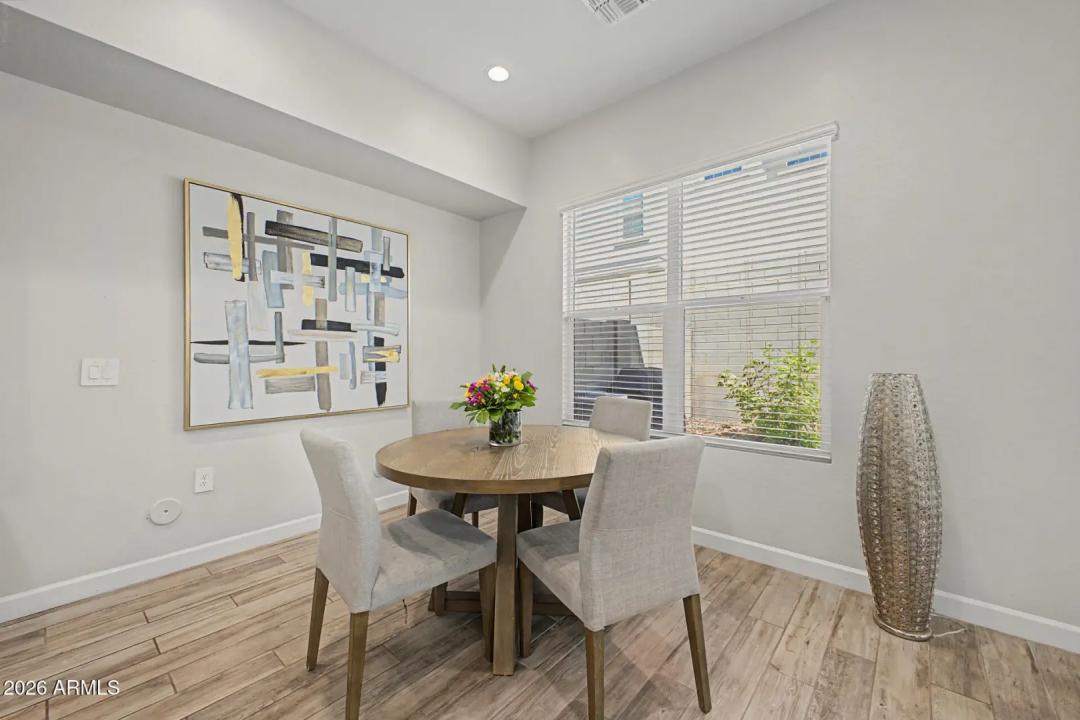 Real Estate Picture 7