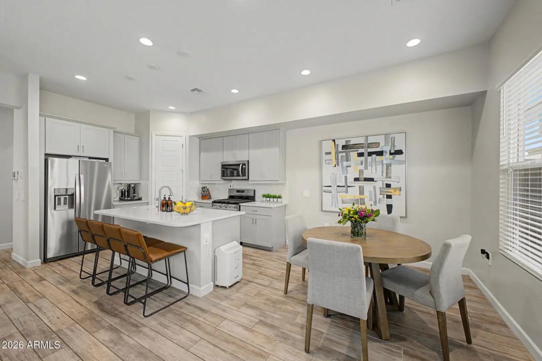 Real Estate Picture 8