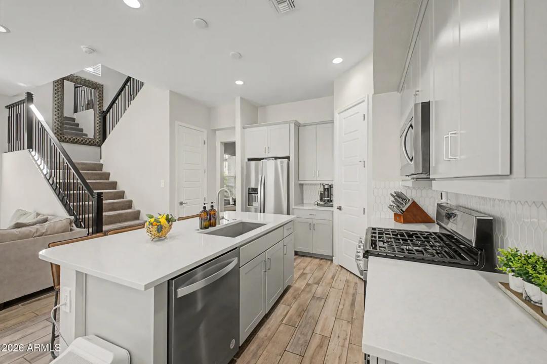 Real Estate Picture 10