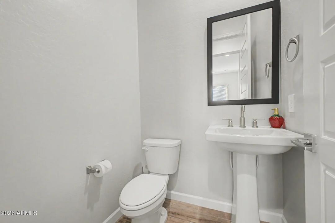 Real Estate Picture 11