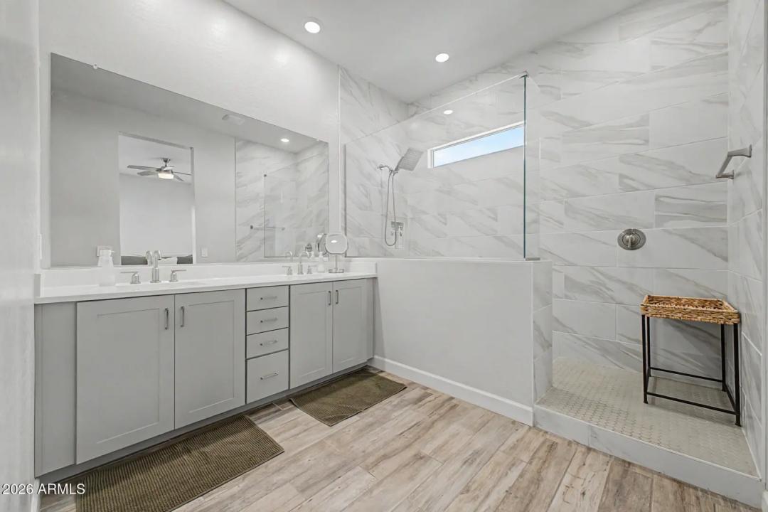 Real Estate Picture 15