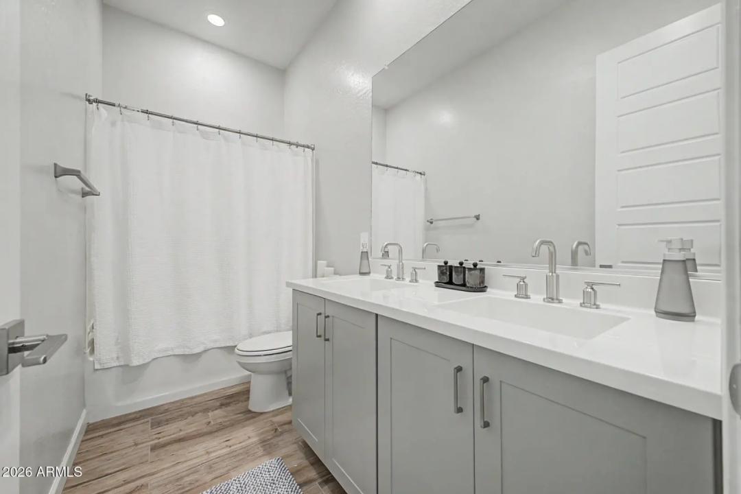 Real Estate Picture 23