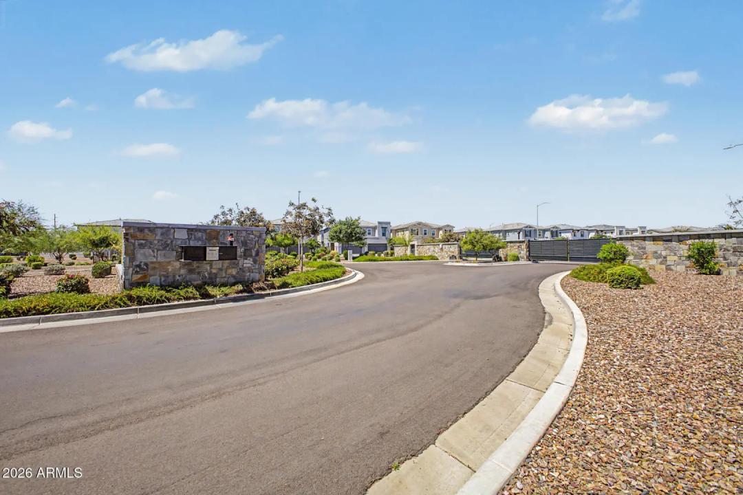 Real Estate Picture 30