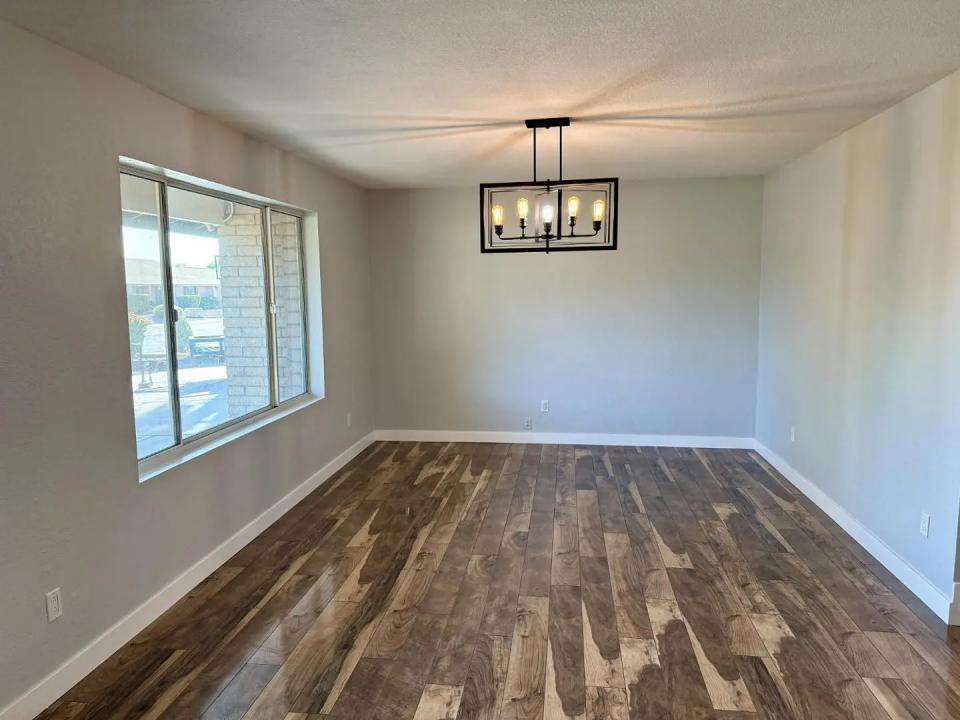 Real Estate Picture 12