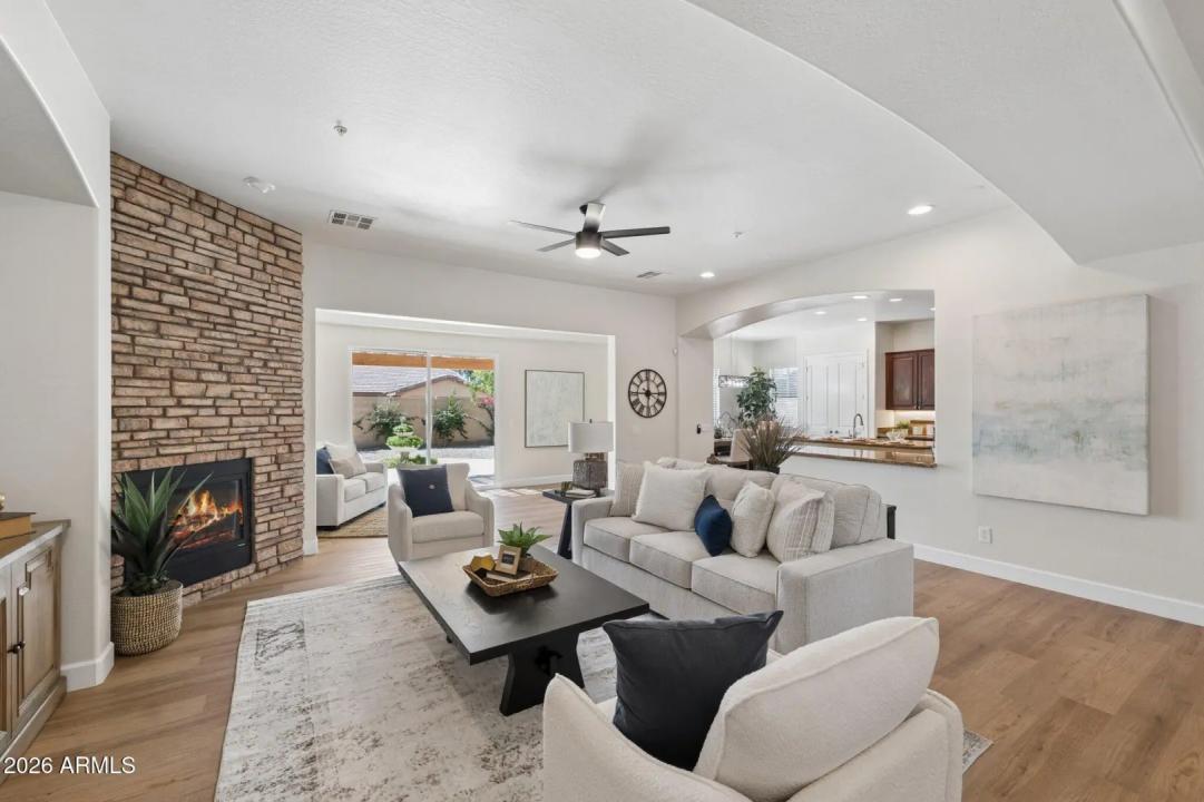 Real Estate Picture 4