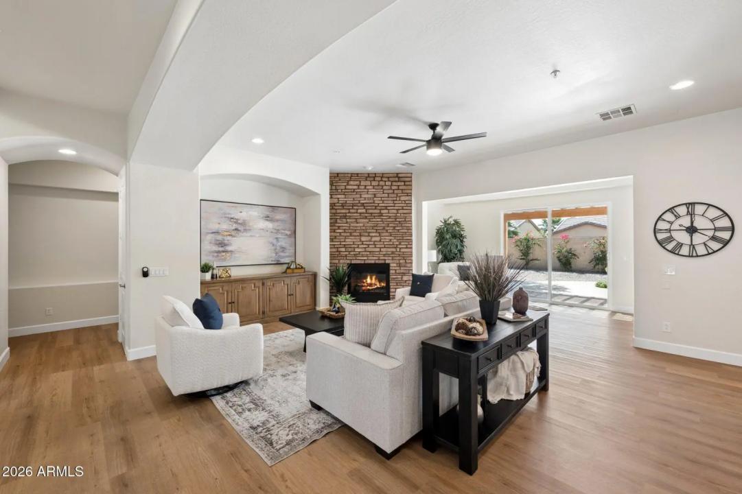 Real Estate Picture 5