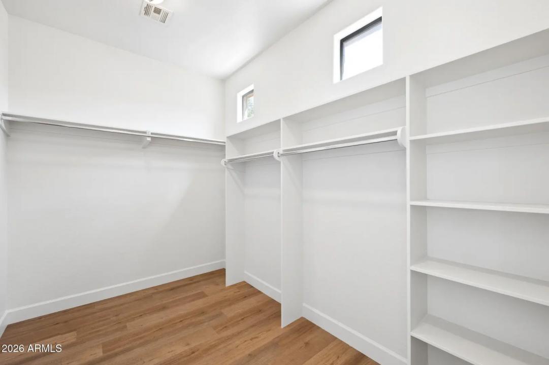 Real Estate Picture 18