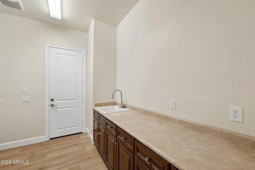 Real Estate Picture 34