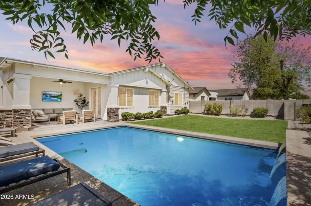 Real Estate Picture 3