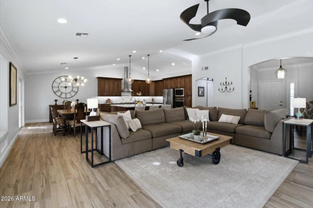 Real Estate Picture 4