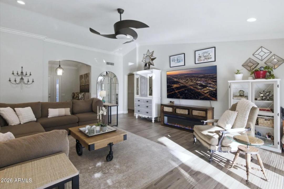 Real Estate Picture 5