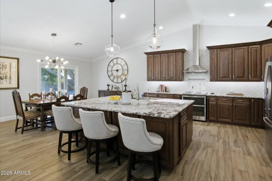 Real Estate Picture 9