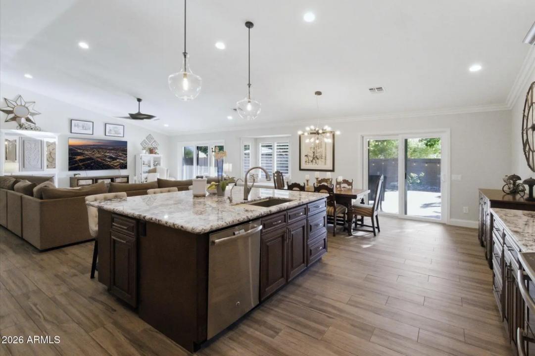 Real Estate Picture 11