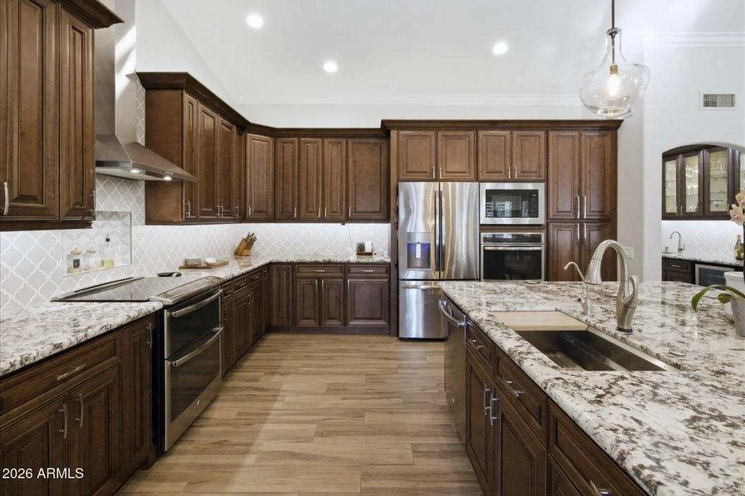 Real Estate Picture 12