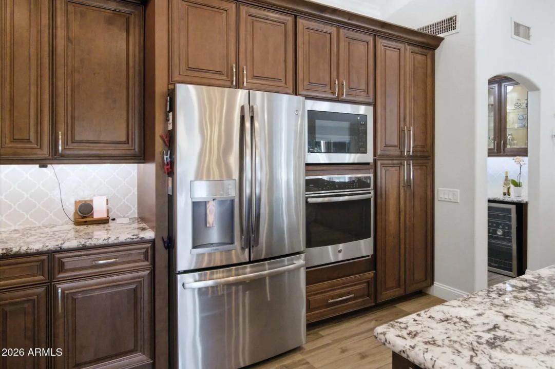 Real Estate Picture 14