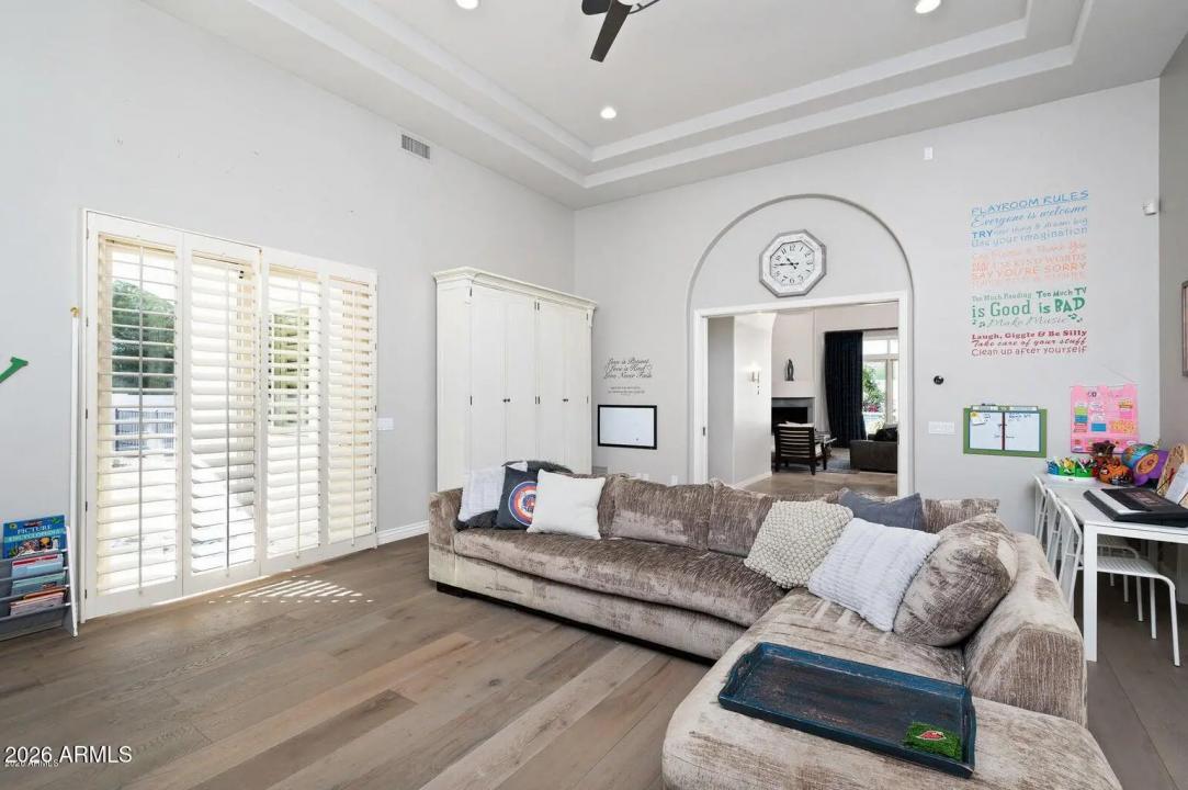 Real Estate Picture 8