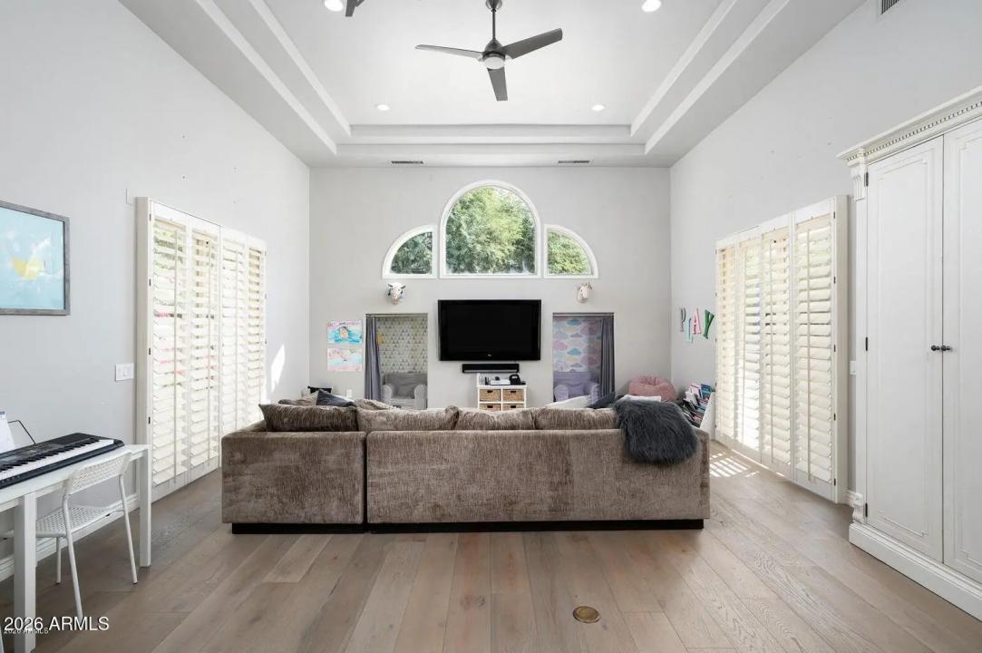 Real Estate Picture 9