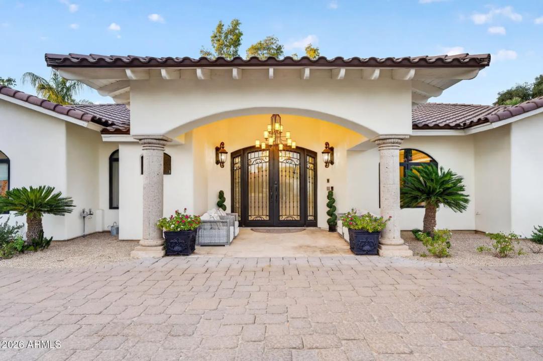 Real Estate Picture 3