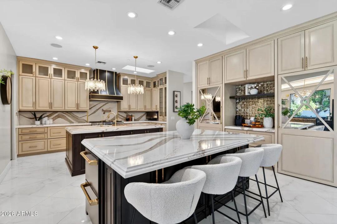 Real Estate Picture 14