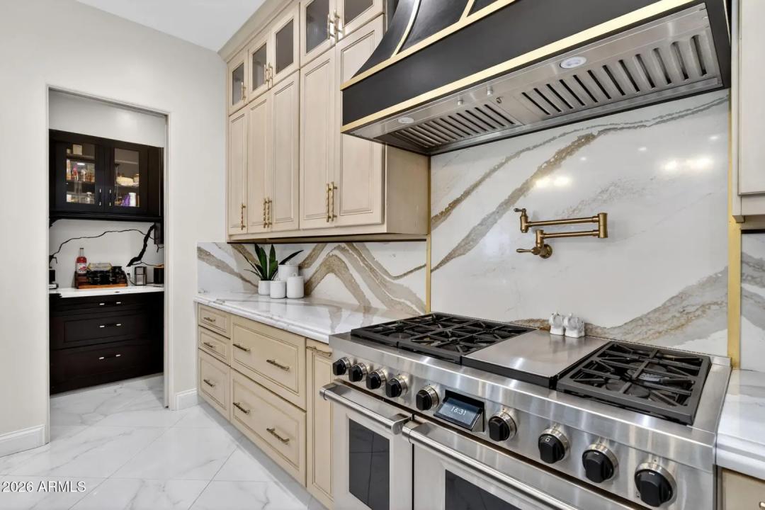 Real Estate Picture 15